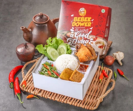 Nasi kotak lauk ayam, nasi kotak standar yang pas untuk berbagai acara