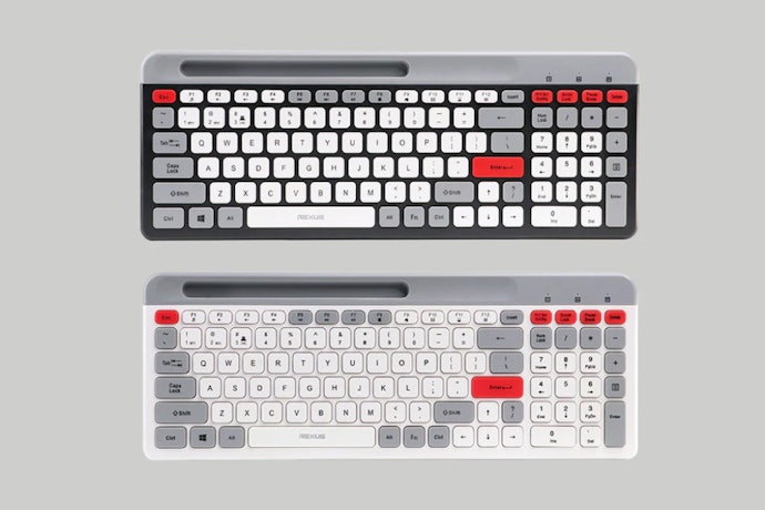 Akan lebih baik bila keyboard memiliki dudukan tanpa stand