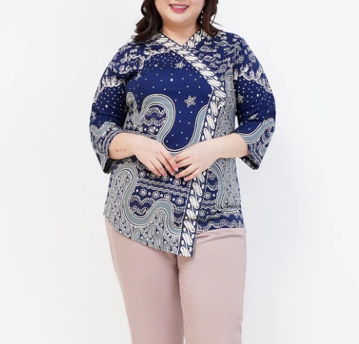 Batik model wrap dari merk Bigisize: Ciptakan ilusi pinggang yang lebih ramping