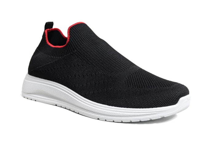 Slip on: Mudah dilepas dan dipakai tanpa ribet
