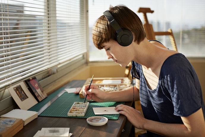 On-ear: Ringan dan compact