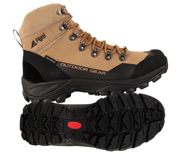 Arei: Menawarkan sepatu gunung yang waterproof, antiselip, dan aman dari benturan