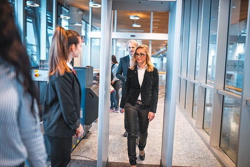 Walkthrough metal detector, ahlinya pengamanan gedung dan fasilitas umum