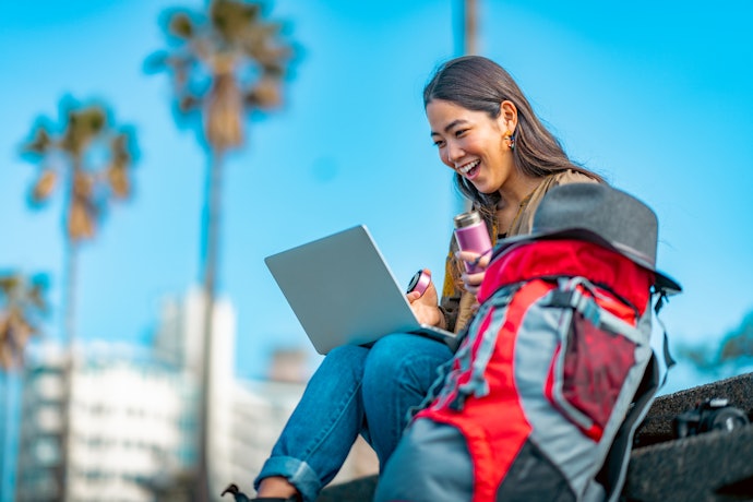 Untuk traveling atau perjalanan bisnis: Pastikan ada kompartemen khusus laptop