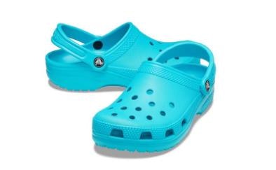 Clog, menampilkan gaya klasik khas Crocs