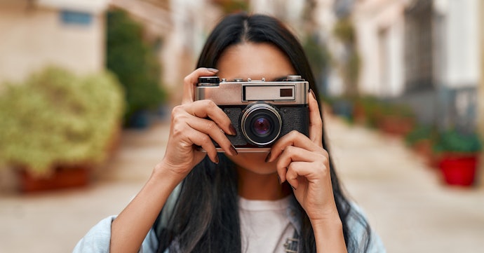 Untuk dokumentasi saja, cari yang kualitas foto dan videonya mencukupi dari awal