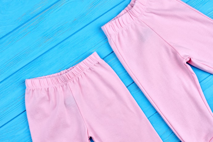 Celana leggings, bahannya elastis dan fleksibel membuat gerak lebih leluasa