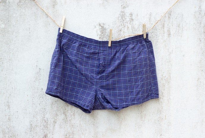 Boxer shorts: Modelnya longgar cocok untuk dipakai di rumah atau saat tidur