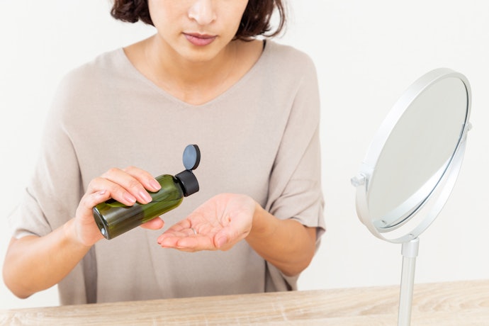 Namun, bagi pemula yang kulitnya sensitif, cari serum salicylic acid ≤2% saja