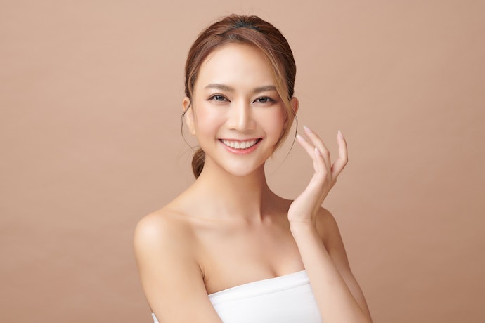 Untuk mencerahkan wajah, pilih masker dengan kandungan niacinamide atau vitamin C
