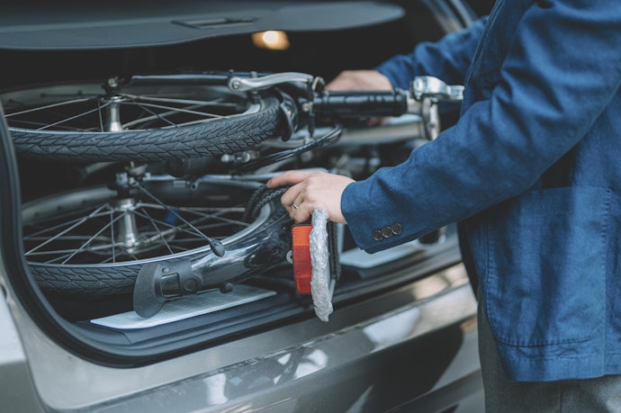 Untuk Anda yang banyak membawa sepeda dalam mobil, utamakan tipe triangle hinge