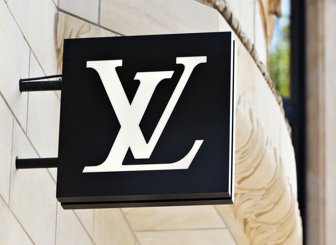 Model klasik dengan logo yang sangat khas Louis Vuitton