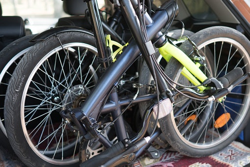 Pertimbangkan pedal yang dapat dilipat