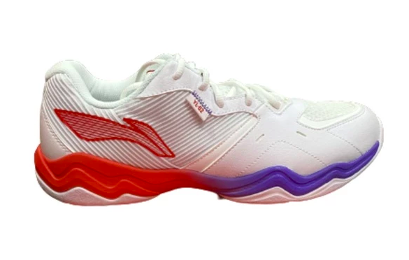 Sound Wave, sepatu badminton dengan perlindungan kaki lebih maksimal