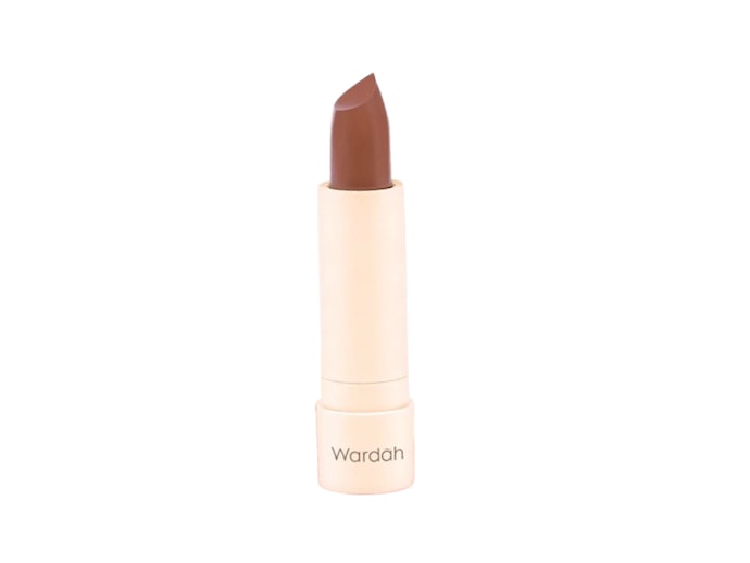 Lipstik padat, mudah digunakan dan punya banyak pilihan warna