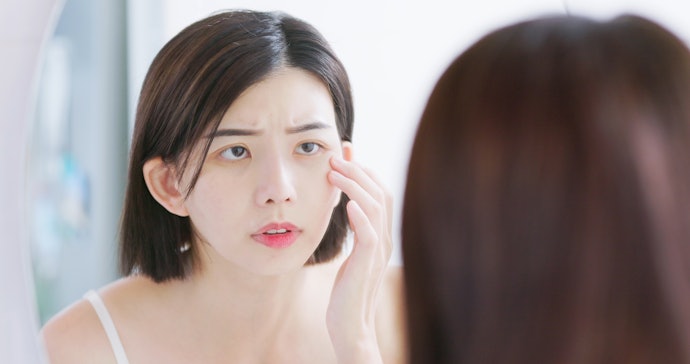Mata minus yang cenderung kering & sensitif: Utamakan material silicone hydrogel atau hydrogel dengan water content yang rendah