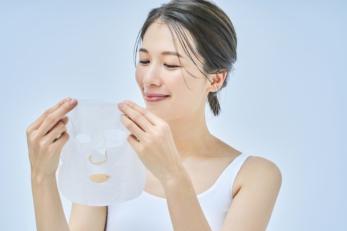 Jika jerawat muncul pada kulit kering, pilih niacinamide saja sebagai anti-inflamasi