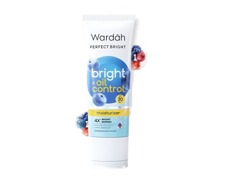 Untuk mencerahkan kulit dari bekas jerawat, gunakan moisturizer Wardah Perfect Bright Series