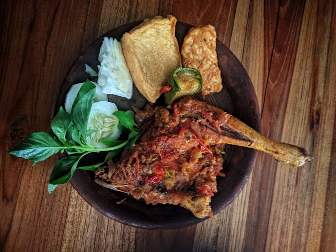 Makanan Indonesia: Dibuat dari bumbu-bumbu lokal yang pas di lidah
