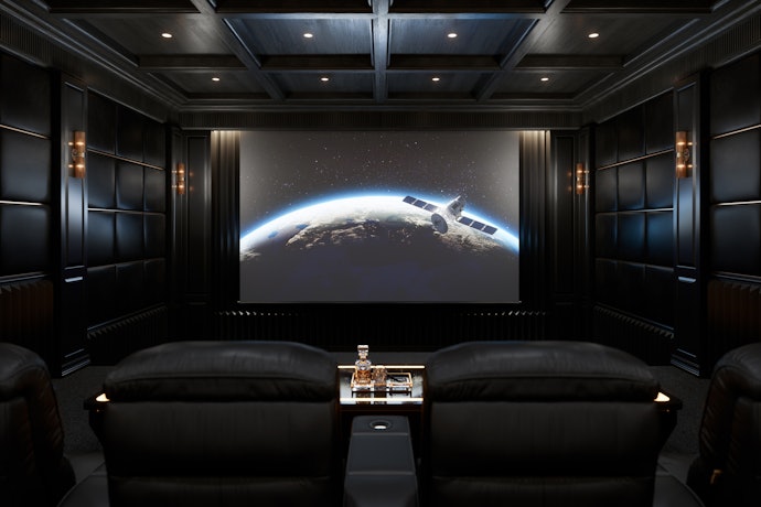 Resolusi FHD atau 4K: Untuk menonton video dan film dengan visual yang bagus