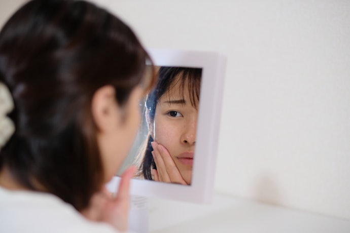 Hindari penggunaan bahan-bahan yang berpotensi mengiritasi kulit kering yang sensitif