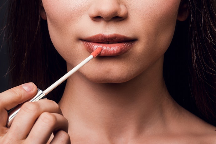 Warm undertone, cocok dengan lipstik bernuansa kecokelatan