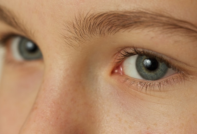 Mata sipit: Softlens berdiameter kecil akan lebih nyaman dipakai