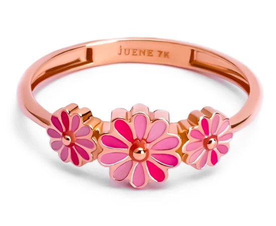 Juene, detail bunga warna pink yang berikan tampilan lembut dan feminin