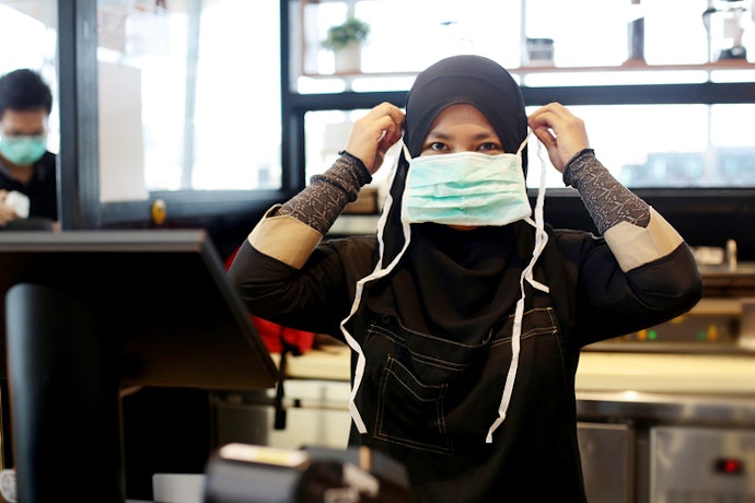 Tali self-tie, dipakai dengan cara diikat