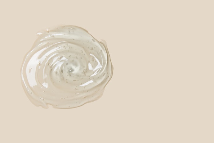 Primer gel-based, cocok untuk kulit kering yang memiliki tekstur atau pori-pori besar