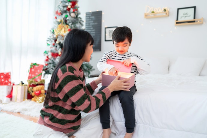 Hadiah Natal untuk usia pre-school sampai TK: Cari mainan edukatif hingga boneka bertema Natal