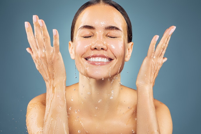 Hyaluronic acid, mampu mengatasi kulit kering