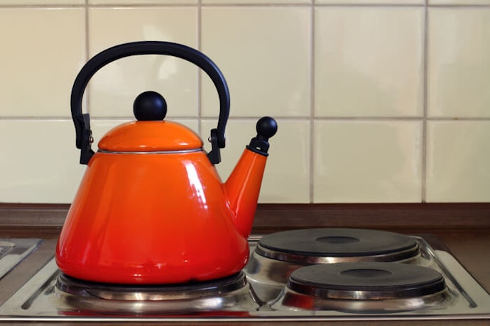 Enamel, retensi panasnya baik sehingga air tidak mudah dingin