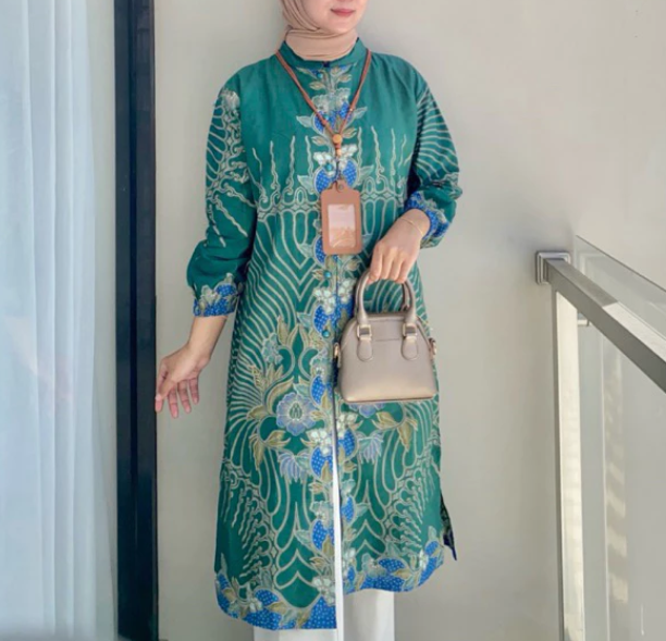 Tunik dari merk Masayu Batik: Potongannya loose dan rapi sehingga cocok untuk hijaber