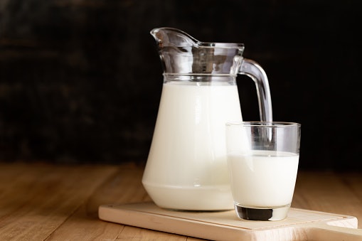 Jug untuk menyimpan susu, hadir dalam volume lebih besar