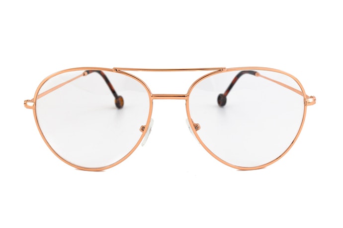 Frame aviator akan membuat tampilan lebih stylish