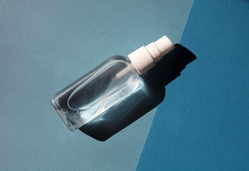 Kapasitas di bawah 100 ml (30 ml, 50 ml, 60 ml), pas untuk dibawa bepergian