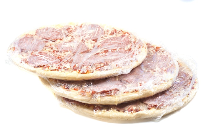 Frozen pizza, lengkap dengan saus dan topping