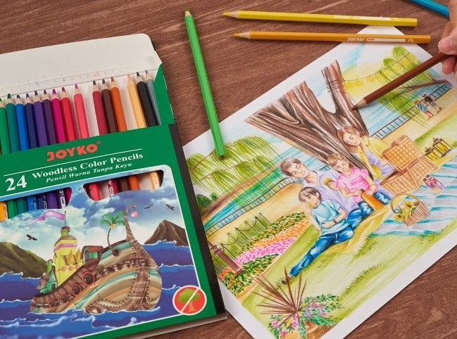 Color pencil: Warnai gambar dengan pulasan warna yang tajam