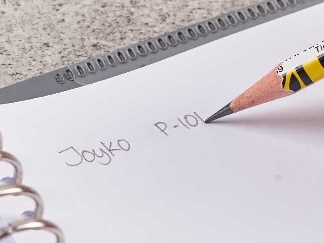 Wooden pencil: Nyaman untuk mengerjakan soal dan menggambar