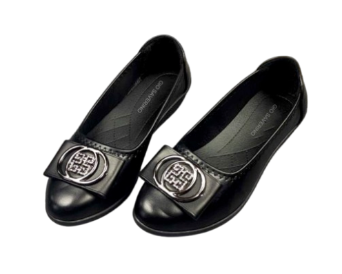 Untuk sepatu kerja yang elegan, pertimbangkan brand Gio Saverino