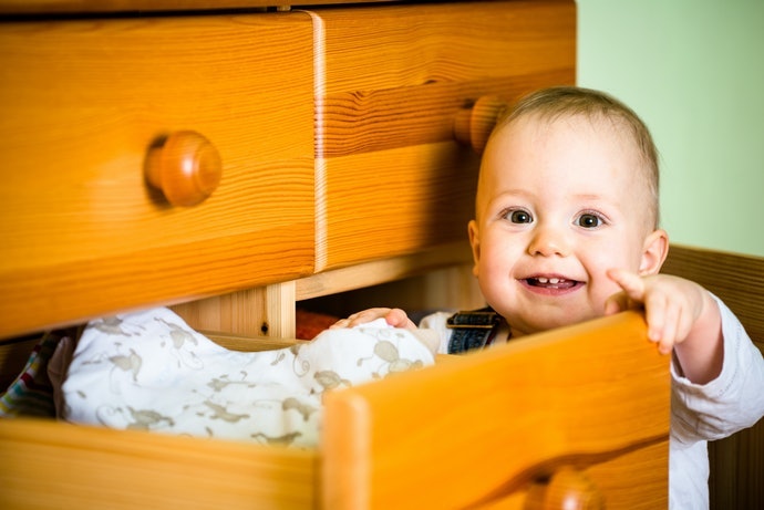 Desain round dan drawer stopper, mengurangi risiko bayi terluka