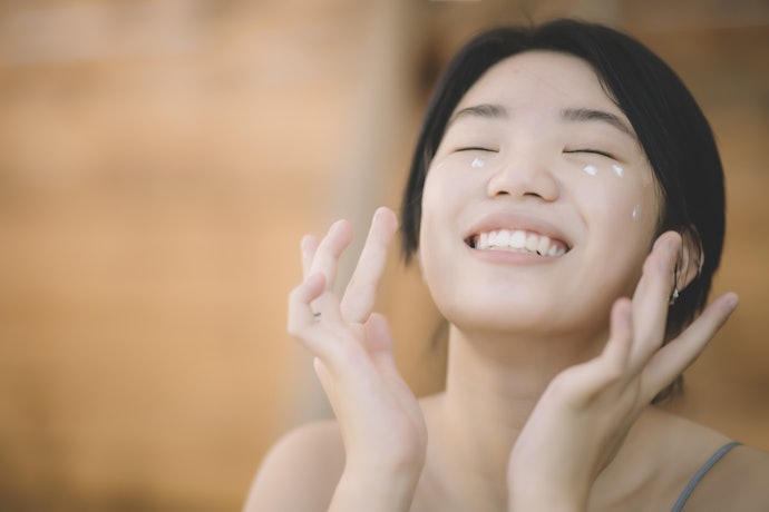 Sebagai opsi lebih advance: Pilih retinol 0,5-2% atau retinaldehyde 0,05-1%