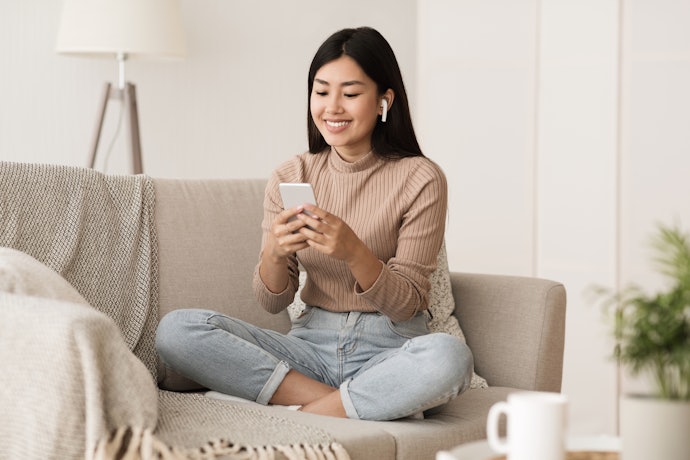 Jika Anda ingin earphone yang praktis, pertimbangkan earphone Bluetooth