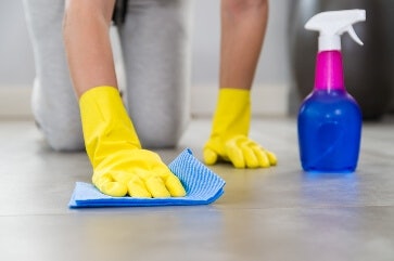Karbol dengan antibakteri, untuk membersihkan kamar mandi dan kandang hewan