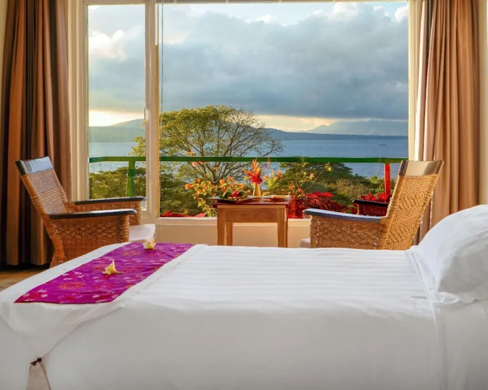 Bella Vista Premium Homestay: Kamarnya berada di atas bukit dengan view menghadap laut