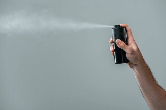 Namun, jika kulit sensitif, hindari deodorant alkohol, utamakan kandungan antiperspirant-nya saja