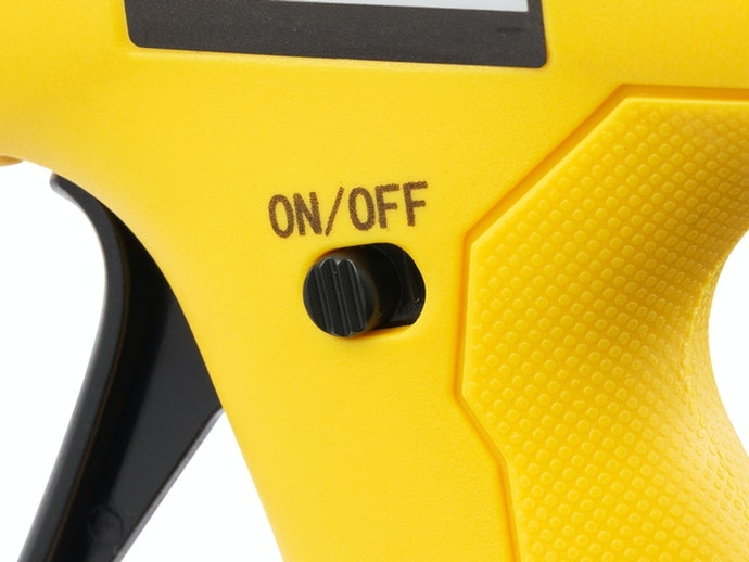 Glue gun dengan tombol switch, untuk memudahkan penggunaan
