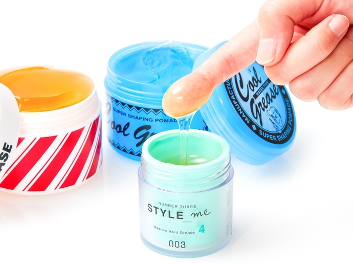 Tipe gel atau grease: Pas untuk hasil glossy dan kaku