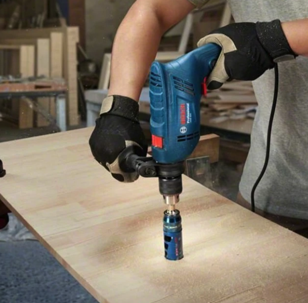 Jika hanya untuk melubangi kayu, besi, aluminium, atau baja ringan, bor listrik tanpa impact drill sudah cukup mumpuni